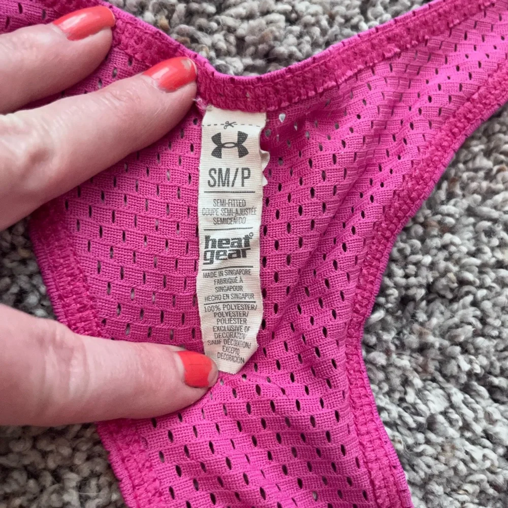 2 Under Armour tank tops, semi-fitted, Heat Gear. - Picture 3 of 7